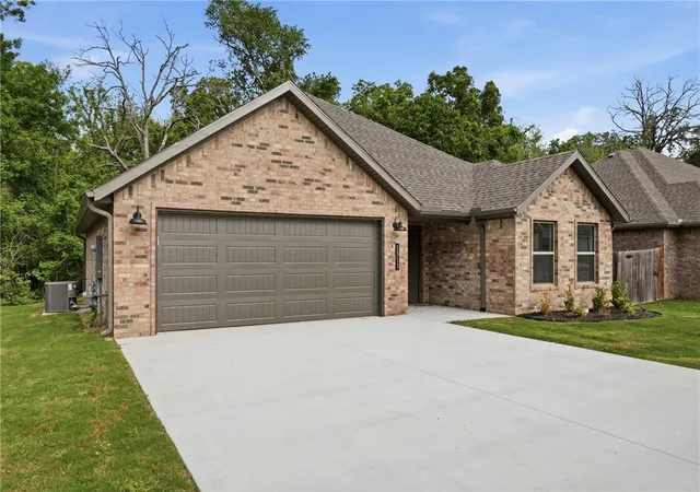 Homes for sale in Gentry, AR | 1313 Valley Dr, Gentry, AR 72734 | MLS# 1328008