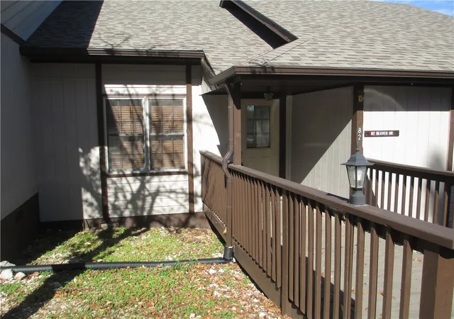 2nd image of 82 Beaver Dr, Holiday Island, AR 72631 | MLS# 1328080