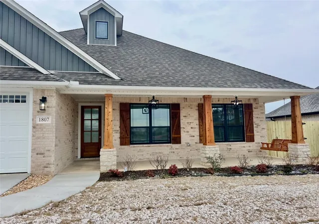 Photo 2 of Sale Pending at 1806 Gaines St, Pea Ridge, AR 72751 | MLS# 1328790 | Listing updated on 2026-02-02
