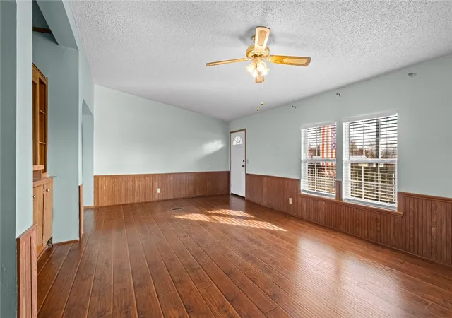 Photo 4 of Manufactured home for sale at 1991 Colcord Ave, Colcord, OK 74338 | MLS# 1329023 | Listing updated on 2026-02-21