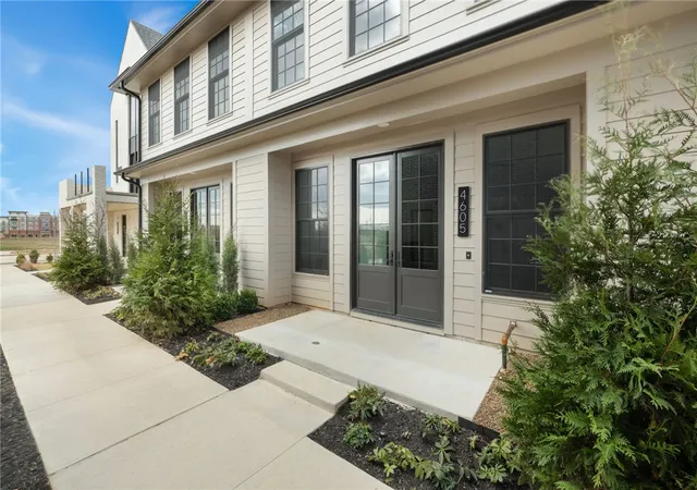 2nd image of 4605 S 47th St, Rogers, AR 72758 | MLS# 1329085