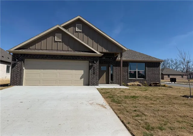 Homes for sale in Siloam Springs, AR | 2301 Lexington St, Siloam Springs, AR 72761 | MLS# 1330030