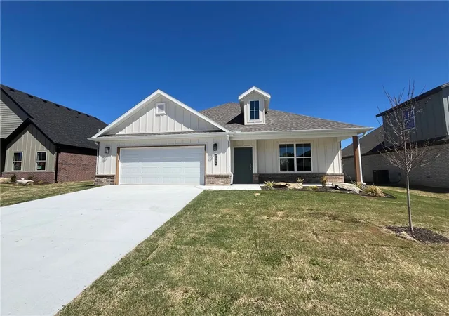 Homes for sale in Siloam Springs, AR | 2305 Lexington St, Siloam Springs, AR 72761 | MLS# 1330043