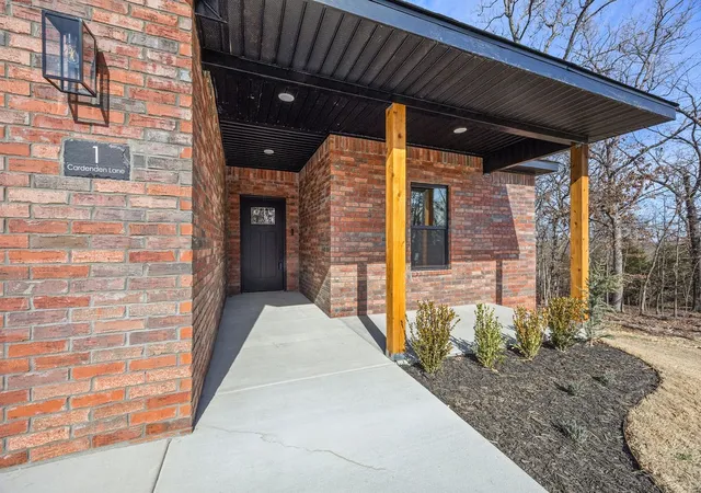 Photo 3 of Sale Pending at 1 Cardenden Ln, Bella Vista, AR 72715 | MLS# 1330307 | Listing updated on 2026-07-25