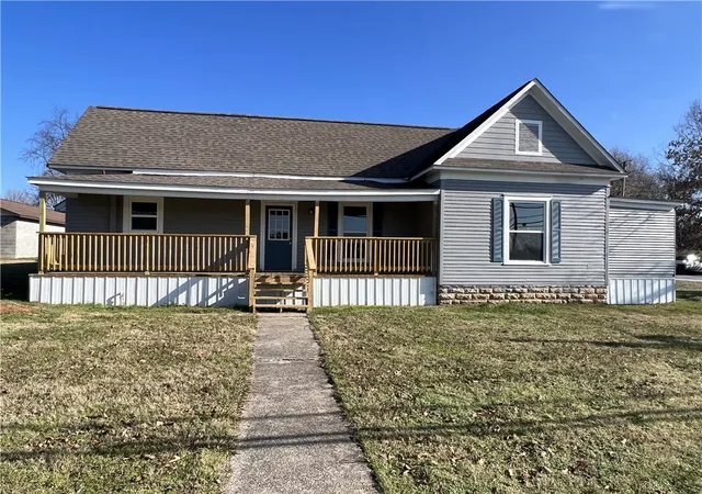 Homes for sale in Harrison, AR | 301 N Chestnut (aka Hwy 7 North) St, Harrison, AR 72601 | MLS# 1330497
