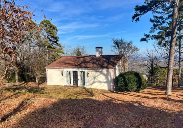 Homes for sale in Russellville, AR | 910 Hilltop Dr, Russellville, AR 72802 | MLS# 1330402