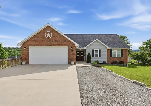 Homes for sale in Holiday Island, AR | 22 Bandy Dr, Holiday Island, AR 72631 | MLS# 1329659