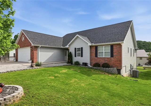 Homes for sale in Holiday Island, AR | 22 Bandy Dr, Holiday Island, AR 72631 | MLS# 1329659