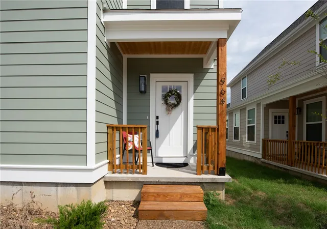 Photo 2 of Single family home for sale at 964 S Laramie Hts, Fayetteville, AR 72704 | MLS# 1331121 | Listing updated on 2026-10-03