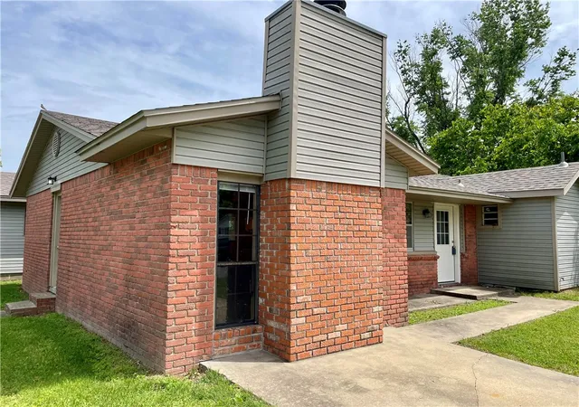Photo 3 of Single family home for sale at 2101 Jean St, Springdale, AR 72762 | MLS# 1330906 | Listing updated on 2026-06-05