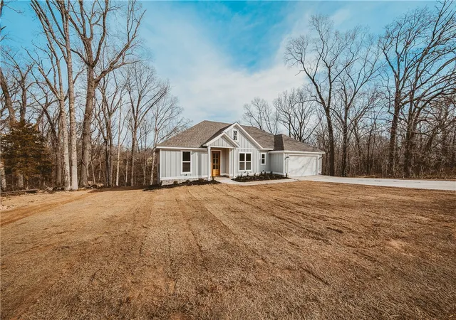 Photo 3 of Single family home for sale at 26 Smart Ln, Bella Vista, AR 72715 | MLS# 1330893 | Listing updated on 2026-09-01