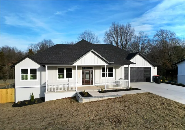 Photo 1 of Single family home for sale at 1405 Overo Cir, Springdale, AR 72762 | MLS# 1331270 | Listing updated on 2026-05-02