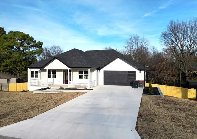Photo 2 of Single family home for sale at 1405 Overo Cir, Springdale, AR 72762 | MLS# 1331270 | Listing updated on 2026-05-02