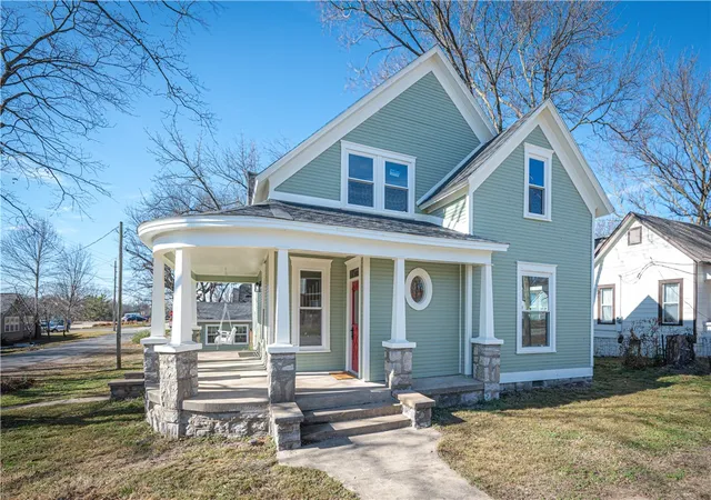 1st image of 402 N Maxwell St, Siloam Springs, AR 72761 | MLS# 1331472