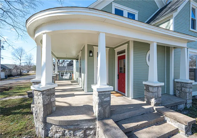 2nd image of 402 N Maxwell St, Siloam Springs, AR 72761 | MLS# 1331472