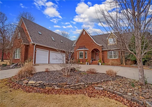 Photo 1 of Sale Pending at 1521 Skyline Vista Ct, Russellville, AR 72802 | MLS# 1331423 | Listing updated on 2026-07-24