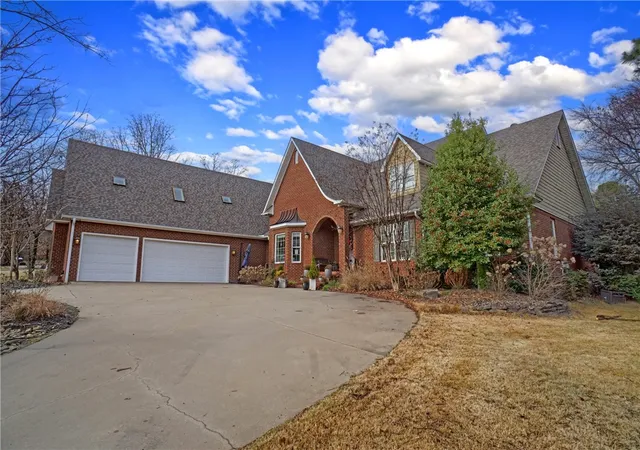 Photo 2 of Sale Pending at 1521 Skyline Vista Ct, Russellville, AR 72802 | MLS# 1331423 | Listing updated on 2026-07-24