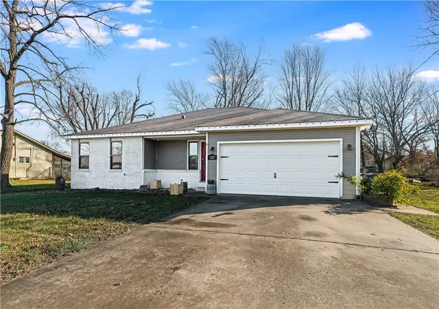 Photo 2 of Single family home for sale at 1107 Se C St, Bentonville, AR 72712 | MLS# 1332282 | Listing updated on 2026-06-11