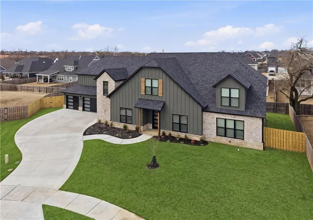 Homes for sale in Rogers, AR | 6416 S 59Th St, Rogers, AR 72758 | MLS# 1332783