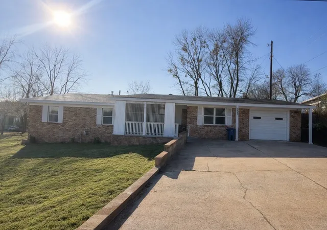 Homes for sale in Ozark, AR | 1205 N 18th St, Ozark, AR 72949 | MLS# 1332827