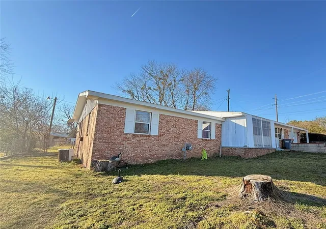 Homes for sale in Ozark, AR | 1205 N 18th St, Ozark, AR 72949 | MLS# 1332827