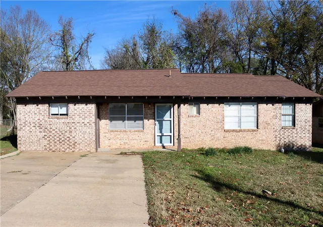 Homes for sale in Clarksville, AR | 1308 W Oakland St, Clarksville, AR 72830 | MLS# 1332991