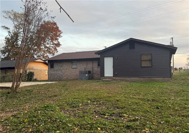 Homes for sale in Clarksville, AR | 1308 W Oakland St, Clarksville, AR 72830 | MLS# 1332991
