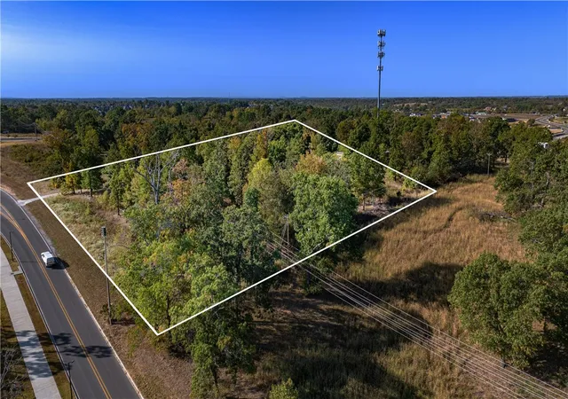 3rd image of 4400 S Rainbow Rd, Rogers, AR 72758 | MLS# 1333012
