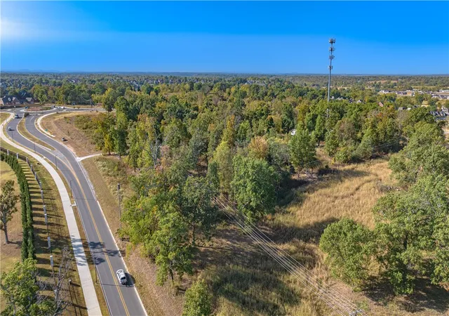 4th image of 4400 S Rainbow Rd, Rogers, AR 72758 | MLS# 1333012