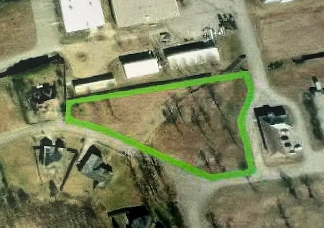 1st image of 1 Bluff Ln, Holiday Island, AR 72631 | MLS# 1333182