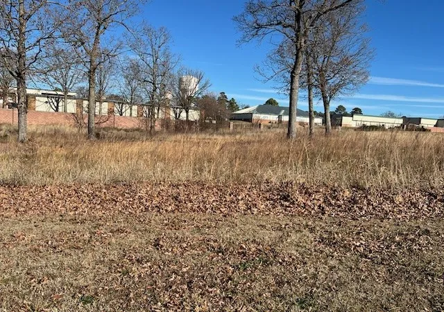3rd image of 1 Bluff Ln, Holiday Island, AR 72631 | MLS# 1333182