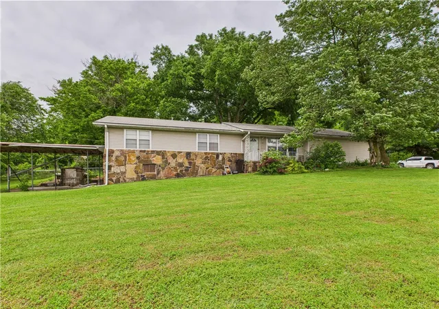 2nd image of 308 3rd St, Harrison, AR 72601 | MLS# 1332957