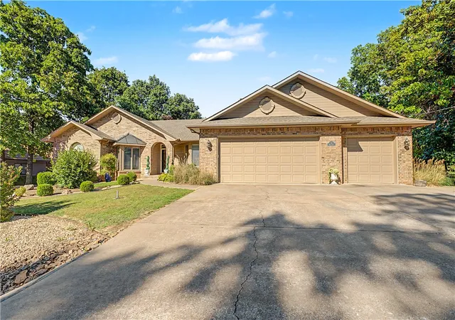 1st image of 16 Monikie Dr, Bella Vista, AR 72715 | MLS# 1332830