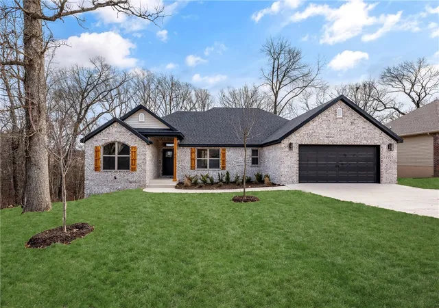 Photo 3 of Sale Pending at 16 Smart Ln, Bella Vista, AR 72715 | MLS# 1333229 | Listing updated on 2026-07-29