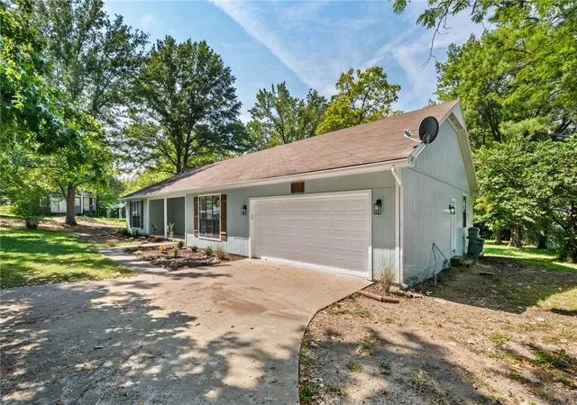 2nd image of 3325, 3335 S School, Fayetteville, AR 72701 | MLS# 1333286