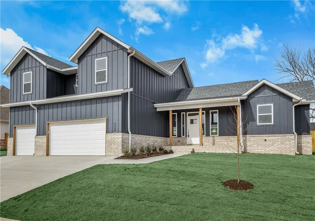2nd image of 806 Mueller Wy, Prairie Grove, AR 72753 | MLS# 1333299