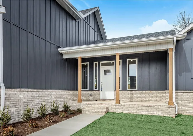 3rd image of 806 Mueller Wy, Prairie Grove, AR 72753 | MLS# 1333299