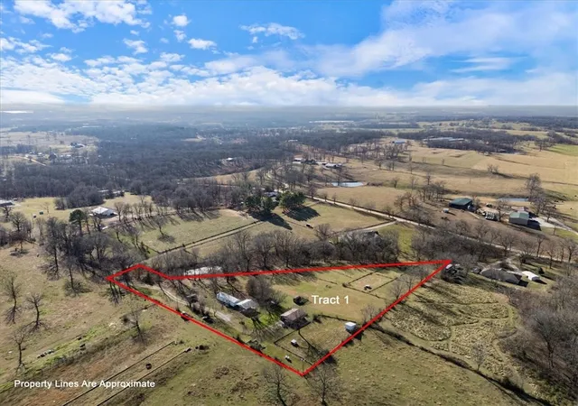 2nd image of 12246 S Pleasant Valley Rd, Gentry, AR 72734 | MLS# 1333415