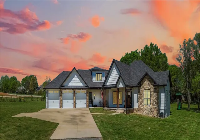 3rd image of 11191 Pickett Ridge Rd, Prairie Grove, AR 72753 | MLS# 1333397