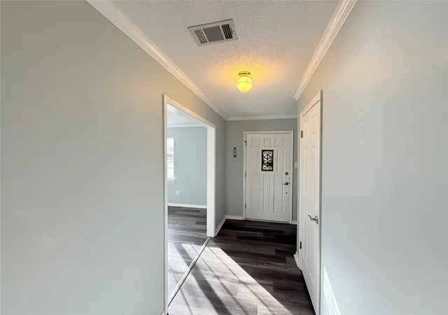 Photo 3 of Single family home for sale at 303 S Inglewood Ave, Russellville, AR 72801 | MLS# 1333278 | Listing updated on 2026-07-17