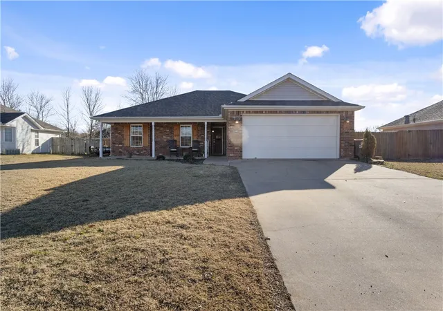 Homes for sale in Elkins, AR | 1343 Fox Trail Dr, Elkins, AR 72727 | MLS# 1333179