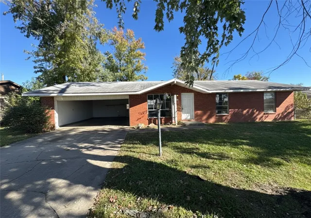 Homes for sale in Rogers, AR | 811 N 15th St, Rogers, AR 72756 | MLS# 1333108