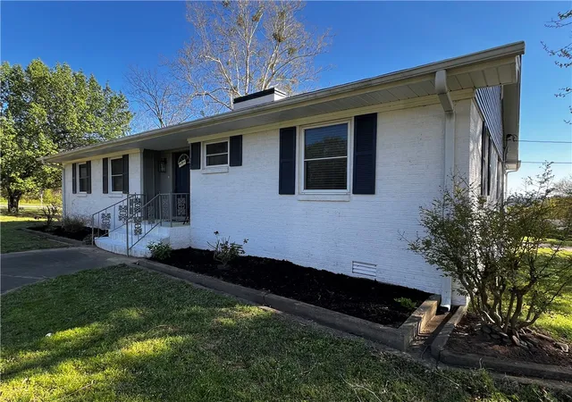 2nd image of 1430 Skyline Dr, Russellville, AR 72802 | MLS# 1332929