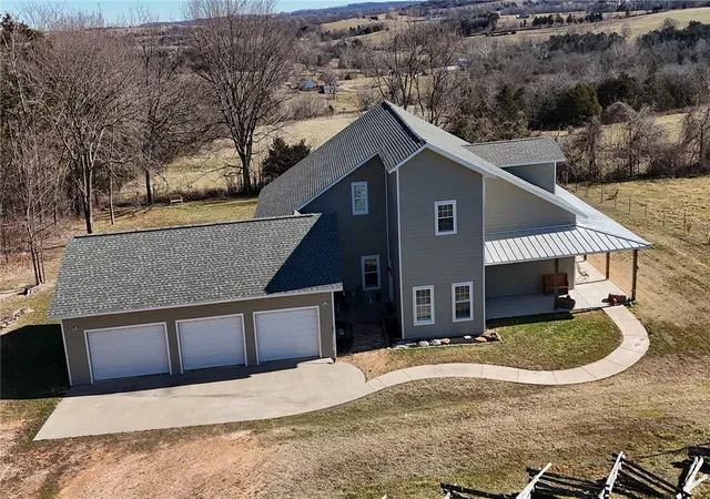 Photo 4 of Single family home for sale at 1395 County Rd 403, Berryville, AR 72616 | MLS# 1333516 | Listing updated on 2026-07-17