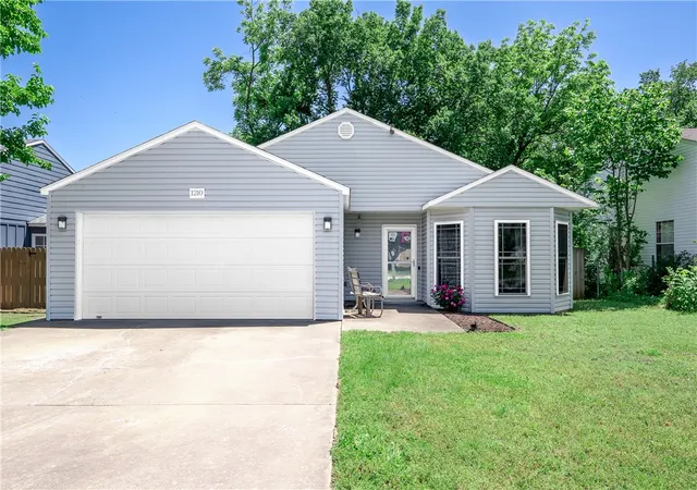 Homes for sale in Bentonville, AR | 1210 Spring St, Bentonville, AR 72712 | MLS# 1333792