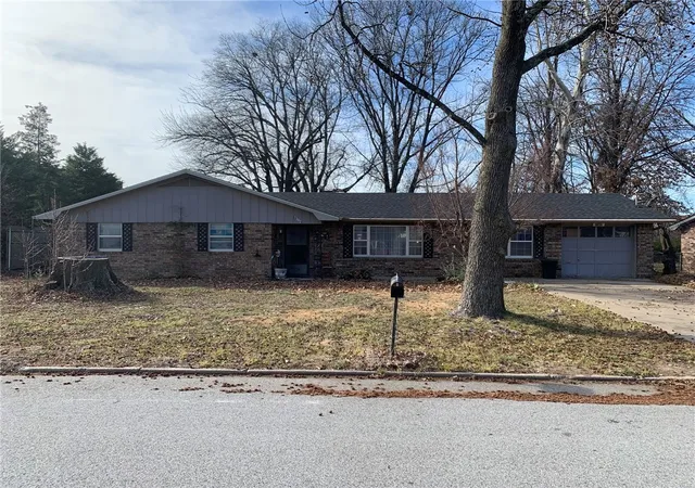 Homes for sale in Bentonville, AR | 1302 B St, Bentonville, AR 72712 | MLS# 1333957