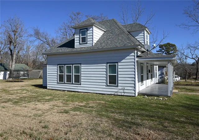 2nd image of 602 E Church Ave, Berryville, AR 72616 | MLS# 1333425
