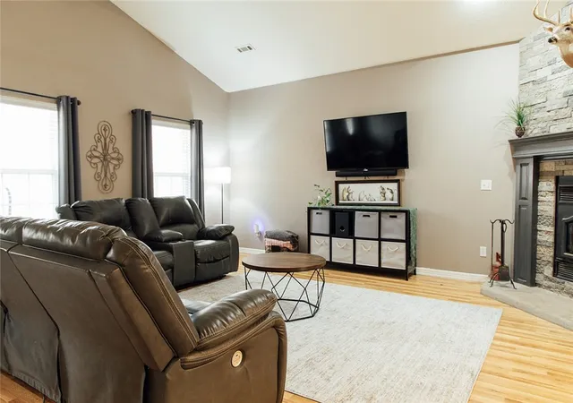 2nd image of 3 Rufford Ln, Bella Vista, AR 72714 | MLS# 1334328