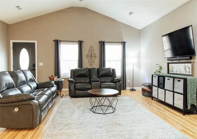3rd image of 3 Rufford Ln, Bella Vista, AR 72714 | MLS# 1334328