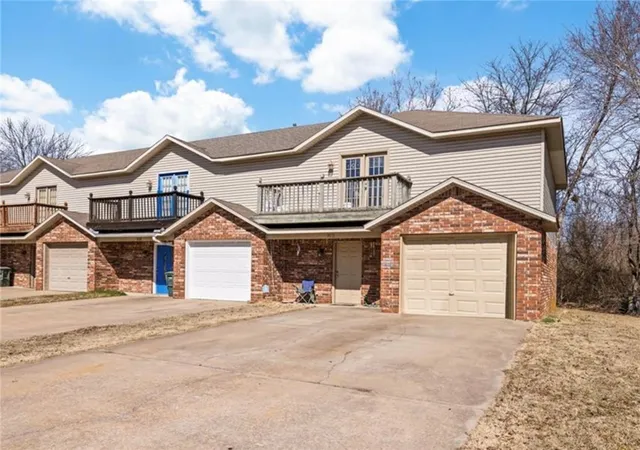 1st image of 922 Peachtree Dr, Fayetteville, AR 72703 | MLS# 1334456